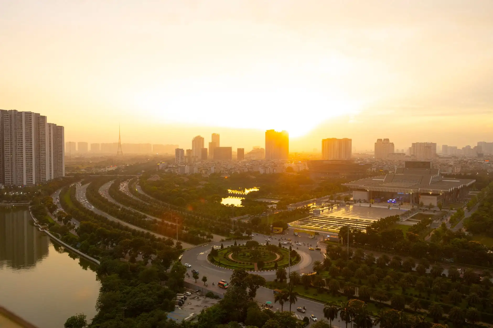 2025年仓储设备行业技术趋势：智能货架与模块化存储方案解析