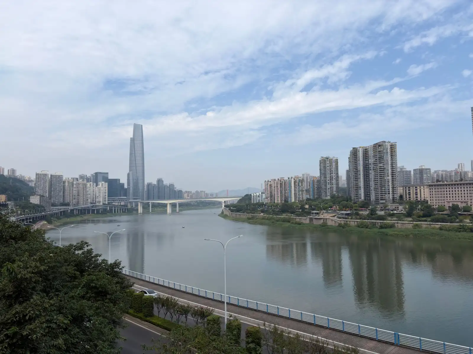 车间存储布局优化：货架与仓储笼的协同应用方案