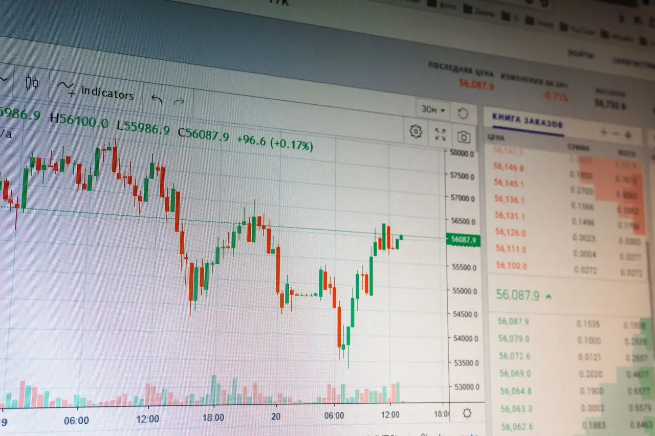 2025年车间存储设备选型要点：货架与工具柜配置方案解析