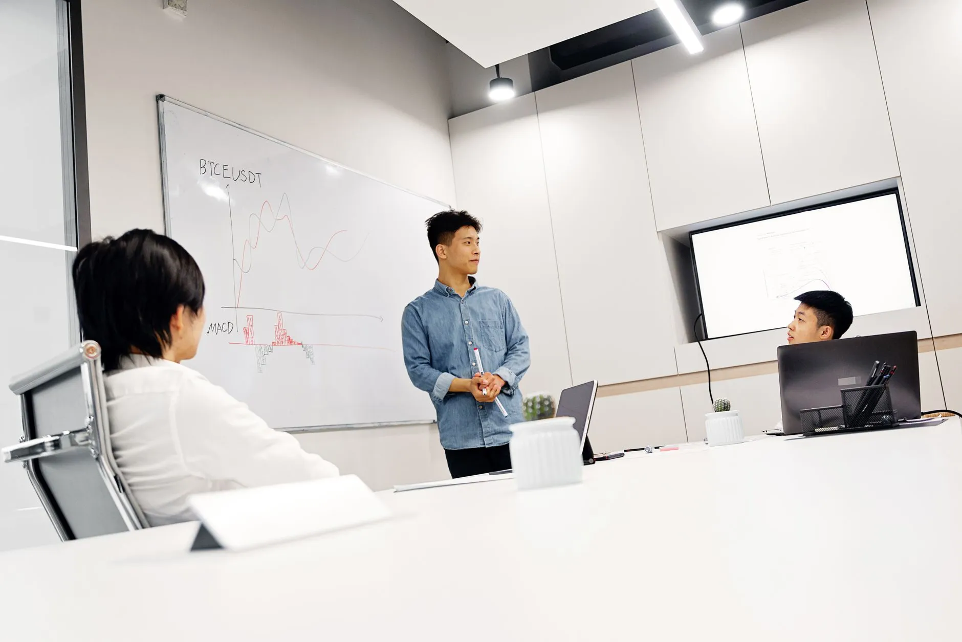 重型工具柜选型指南：提升工厂物料管理效率的关键因素