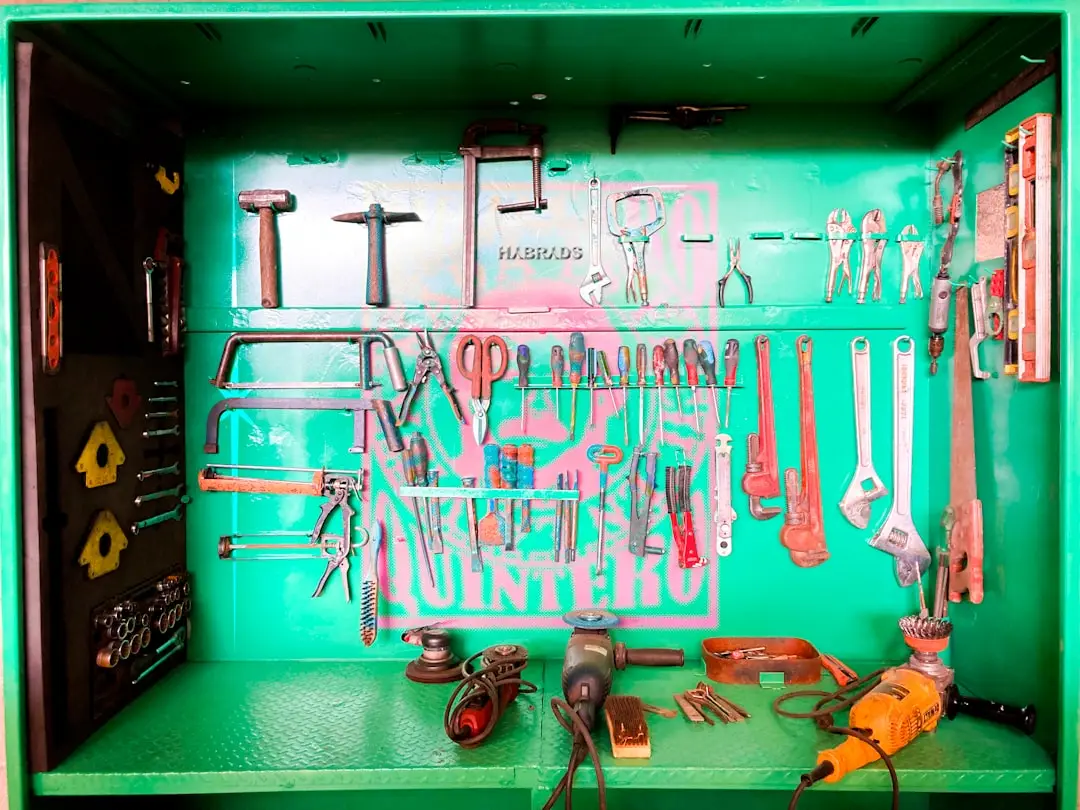 工厂车间存储设备选型指南：货架与工具柜如何匹配不同生产场景正文配图 2