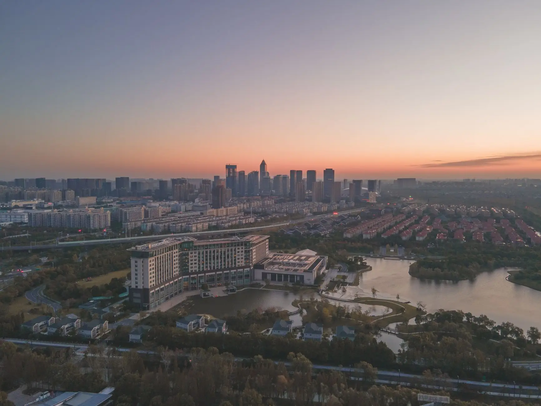 车间存储升级：货架与工具柜搭配方案及空间利用率分析