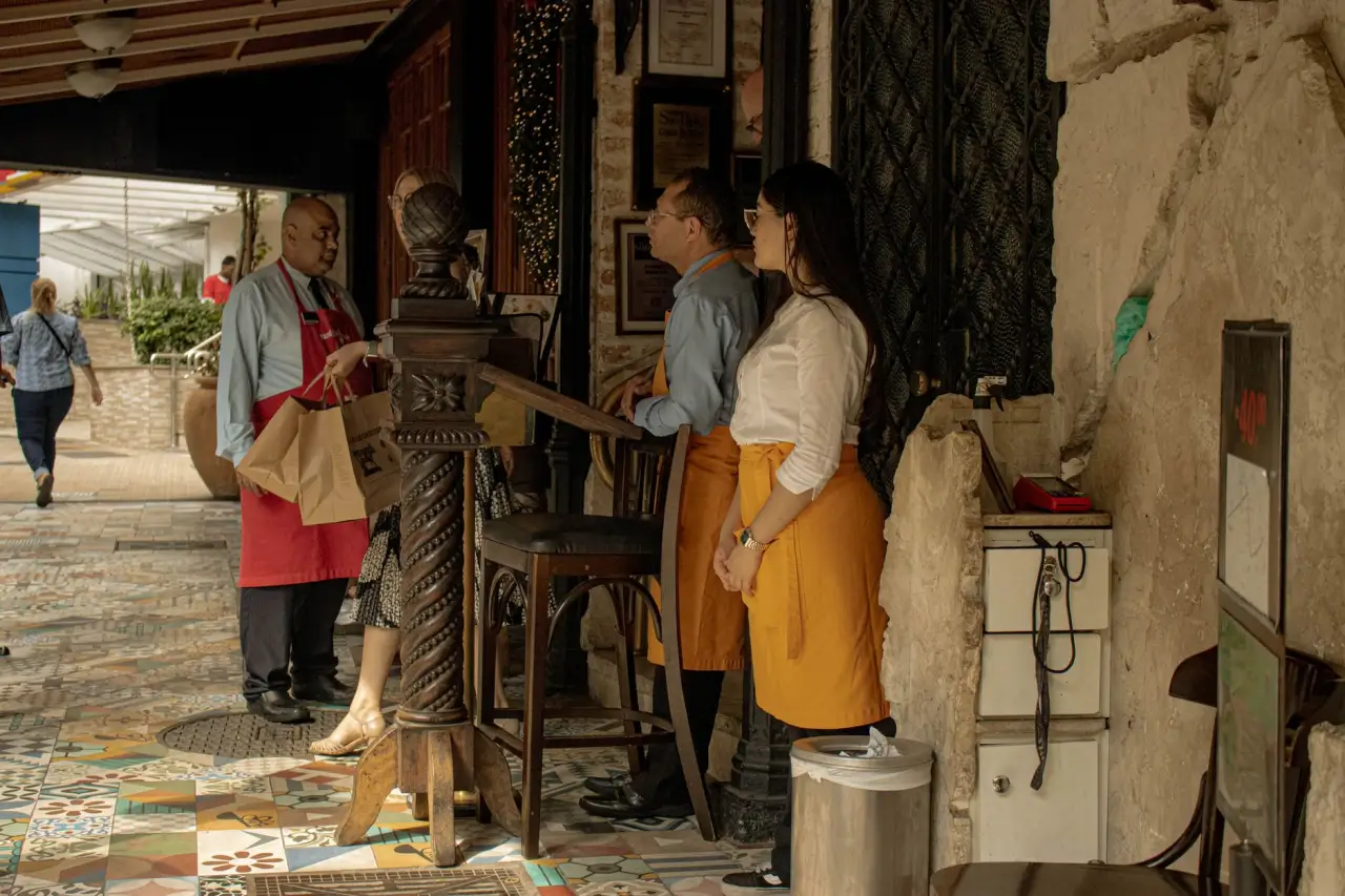 车间仓储笼与工具柜的选型要点及空间优化方案