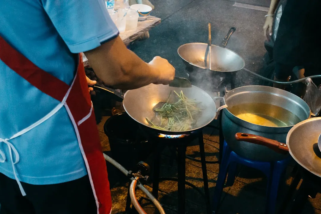 重型货架与仓储笼搭配方案：提升工厂物料管理效率的实践分析